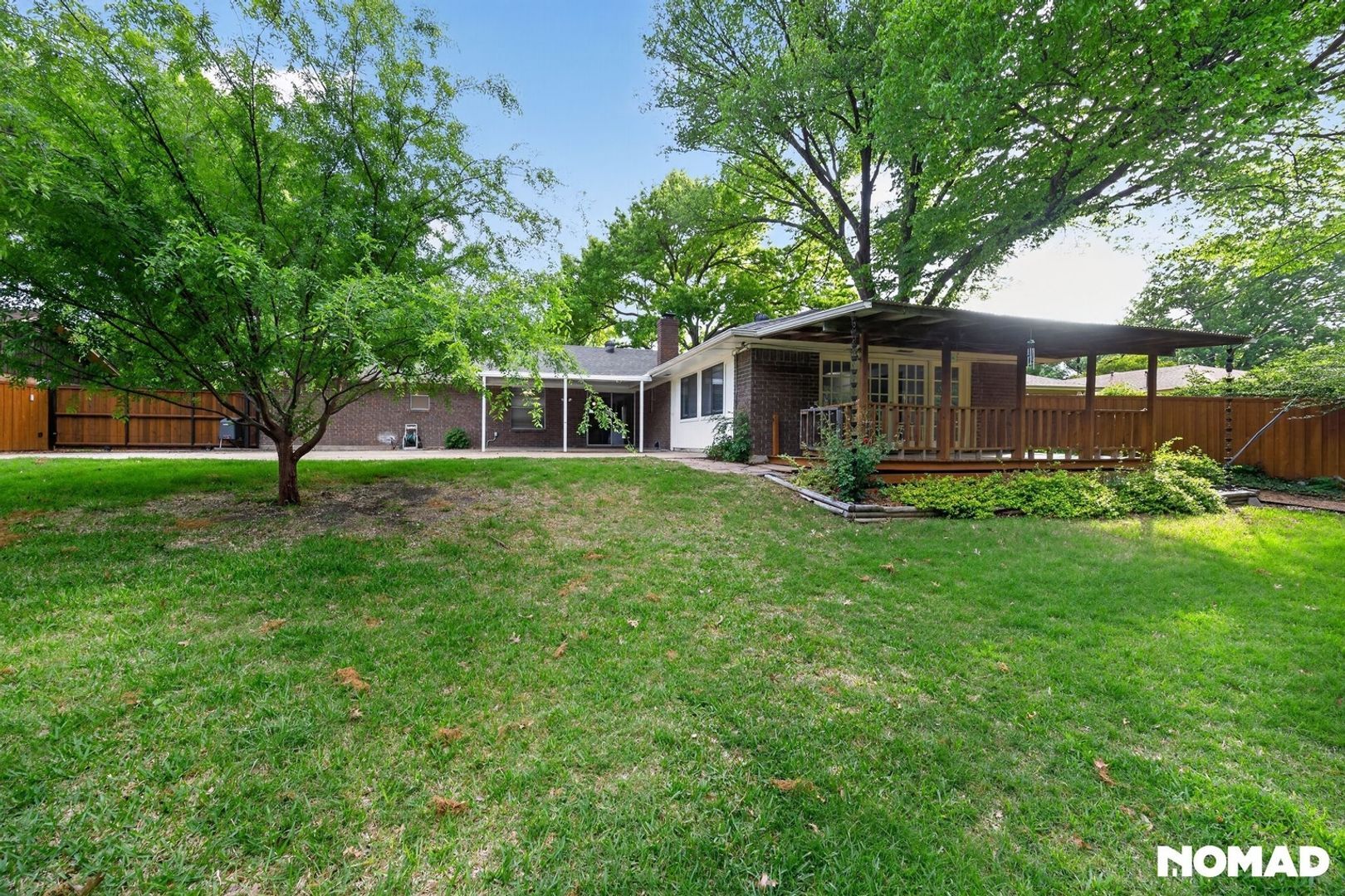 Building Photo - 2505 Briarwood Dr