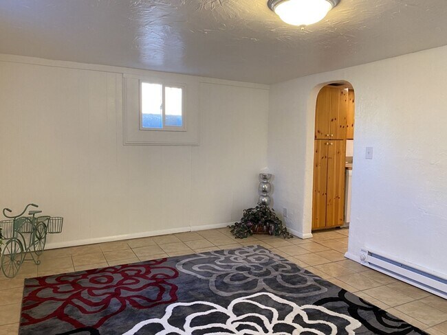 Building Photo - 1127 W Mulberry St