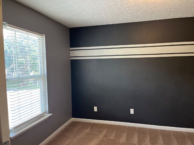 Building Photo - "Spacious 3-Bedroom Townhouse Retreat with Fireplace & Hardwood Floors in Antioch!"