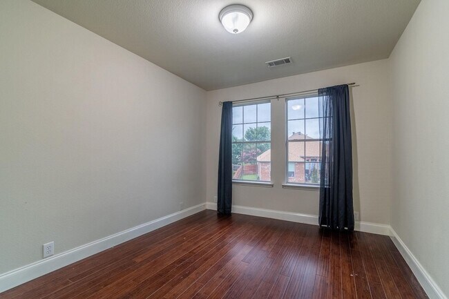 Building Photo - 2731 Olympic Park Dr