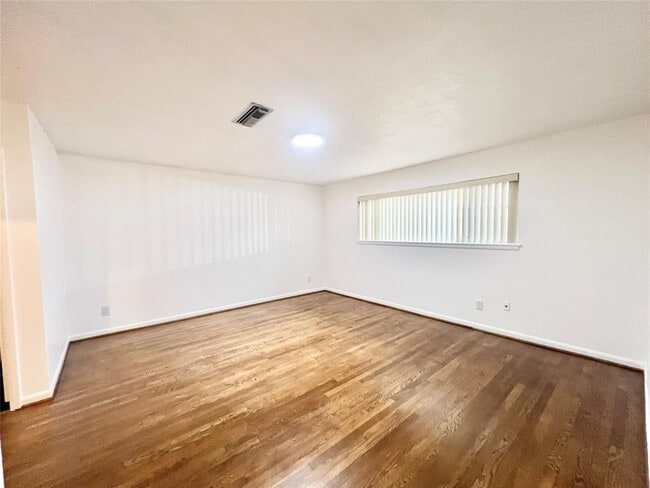 Building Photo - 5546 Beechnut St
