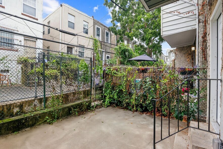 Building Photo - 5540 Harmer St