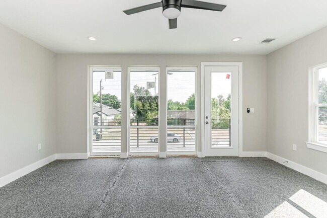 Building Photo - 3547 Dreyfus St