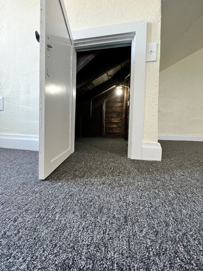 Building Photo - Updated 3BR house with multi-car off street parking!