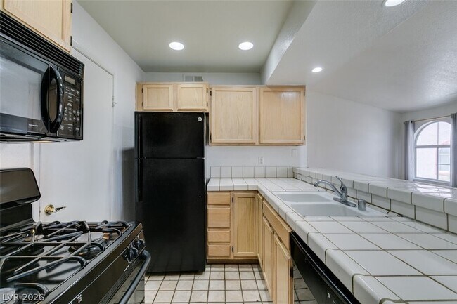 Building Photo - 7570 W Flamingo Rd