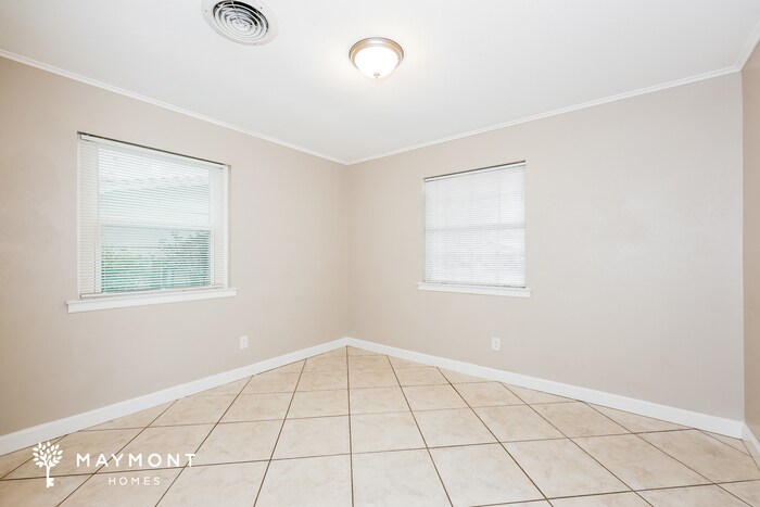 Building Photo - 7461 Meadowcrest Dr