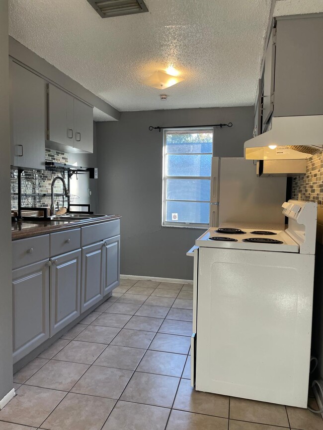 Building Photo - 445 2nd Ave