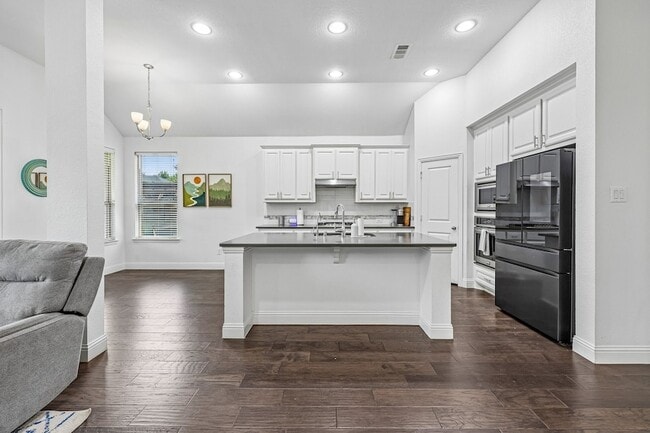 Building Photo - 808 Parkland Dr