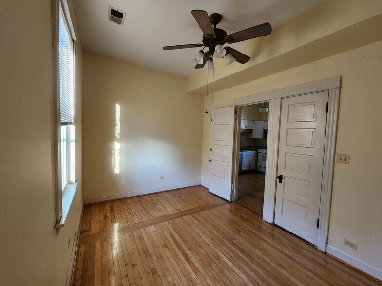 Building Photo - 5142 N Paulina St