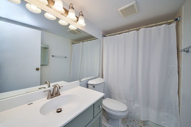 Building Photo - 5125 Blodgett Ave