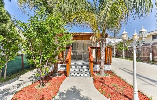 Front of The House - 11022 Leolang Ave