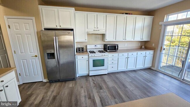 Building Photo - 51 Farrah Dr