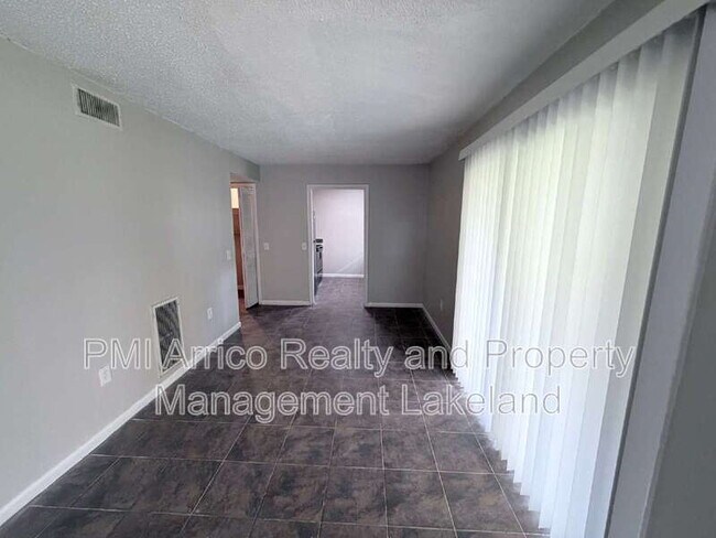 Building Photo - 3584 Raintree Cir