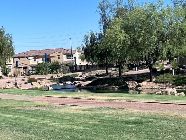 Building Photo - TOWN HOME WITH COMMUNITY POOL , GATED COMMUNITY in GILBERT!