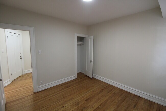 Building Photo - 6307 N Mozart St