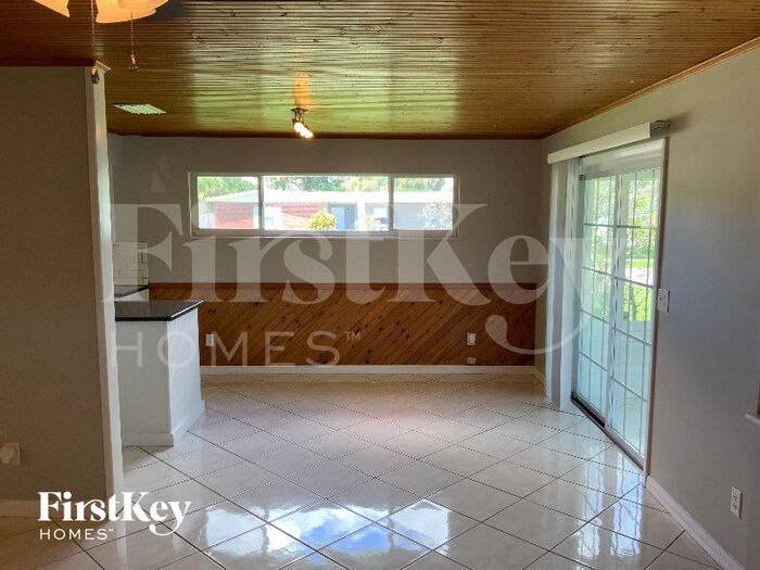 Building Photo - 1034 Hermosa Dr