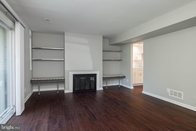 Building Photo - 3206 Emerald Pl