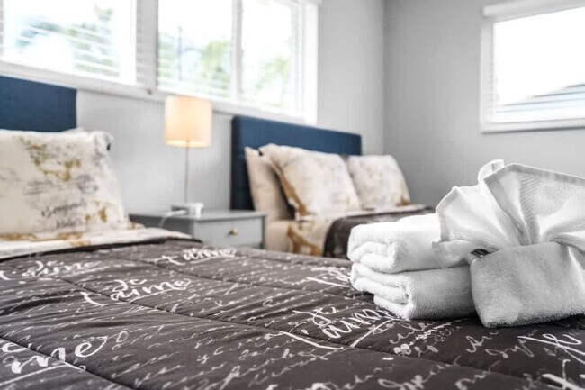 Building Photo - 340 SE 3rd Ct