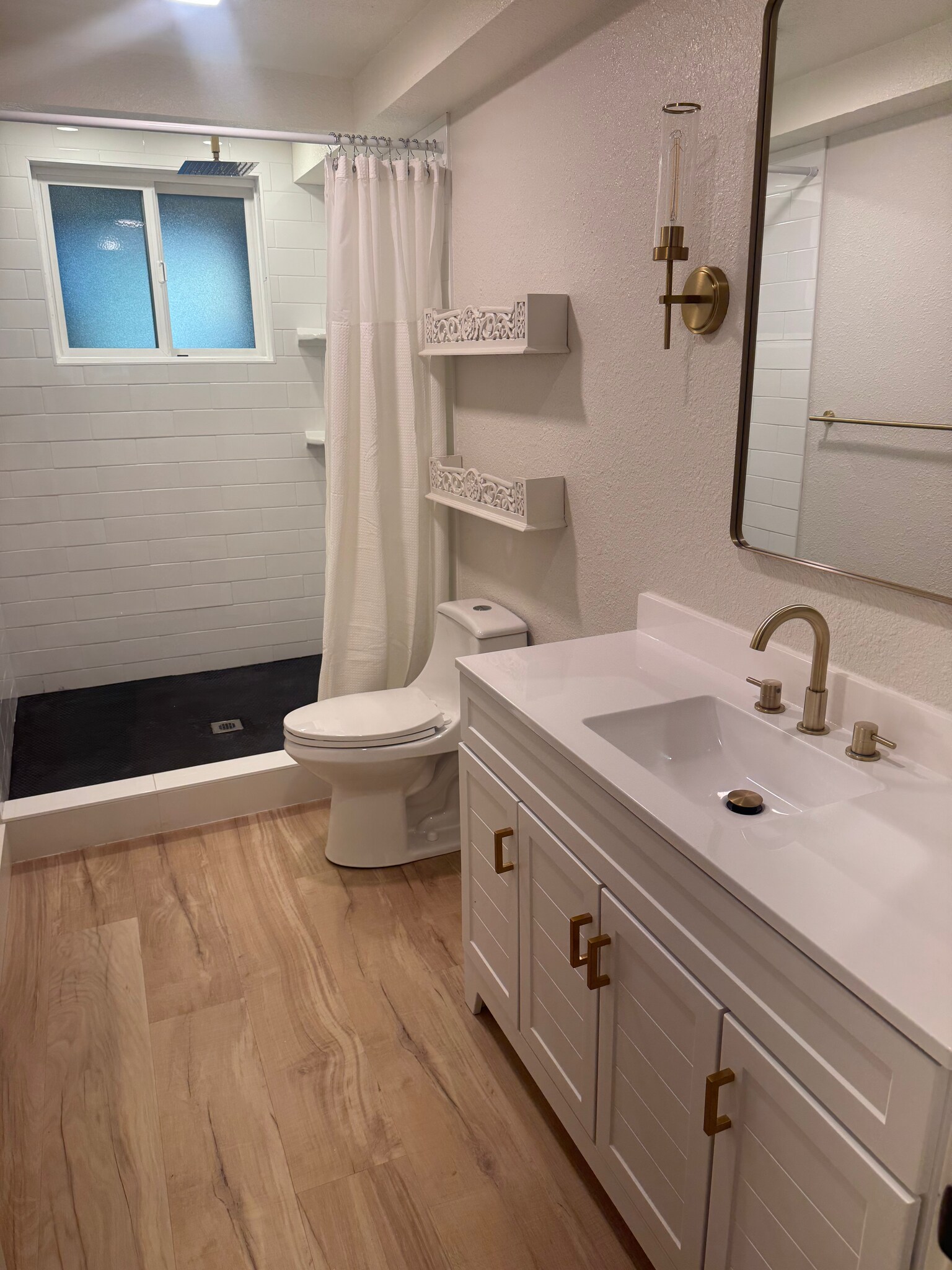 Bathroom - 927 Stewart St