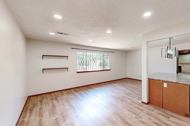 Building Photo - NE Brick Ranch 3/Bd 2/Ba 2 Cg 1782/sf