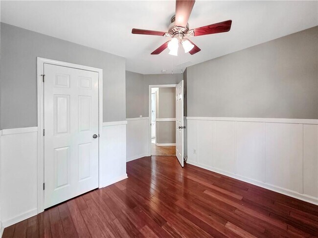 Building Photo - 401 Kensington Parc Dr