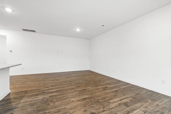 Building Photo - Chic End-Unit Townhome in Forestville Station!