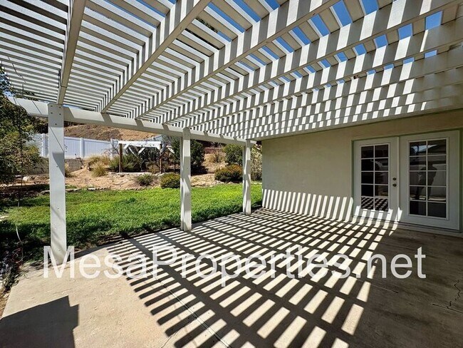 Building Photo - 561 Spruce St