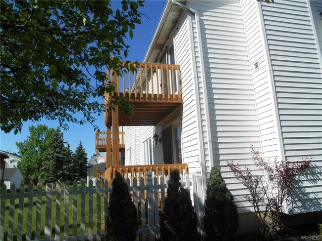 Building Photo - 11 Beacon Park