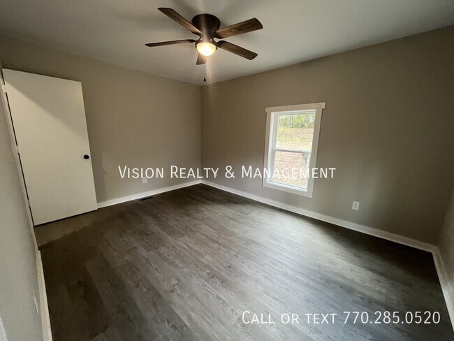 Building Photo - 137 Red Oak Dr