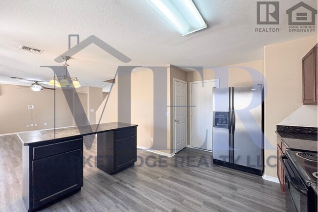 Building Photo - 4Bed/2.5Bath Home at 83rd Ave/Olive Ave! R...