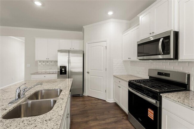 Building Photo - 348 Belmont Dr