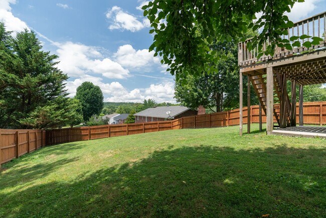 Building Photo - Knoxville 37917 - 3 bedroom 2 bath - call ...