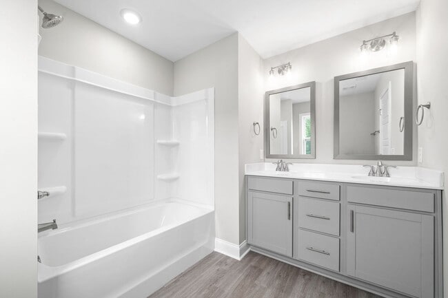 Building Photo - **COMING SOON** 3 BEDROOM HOME