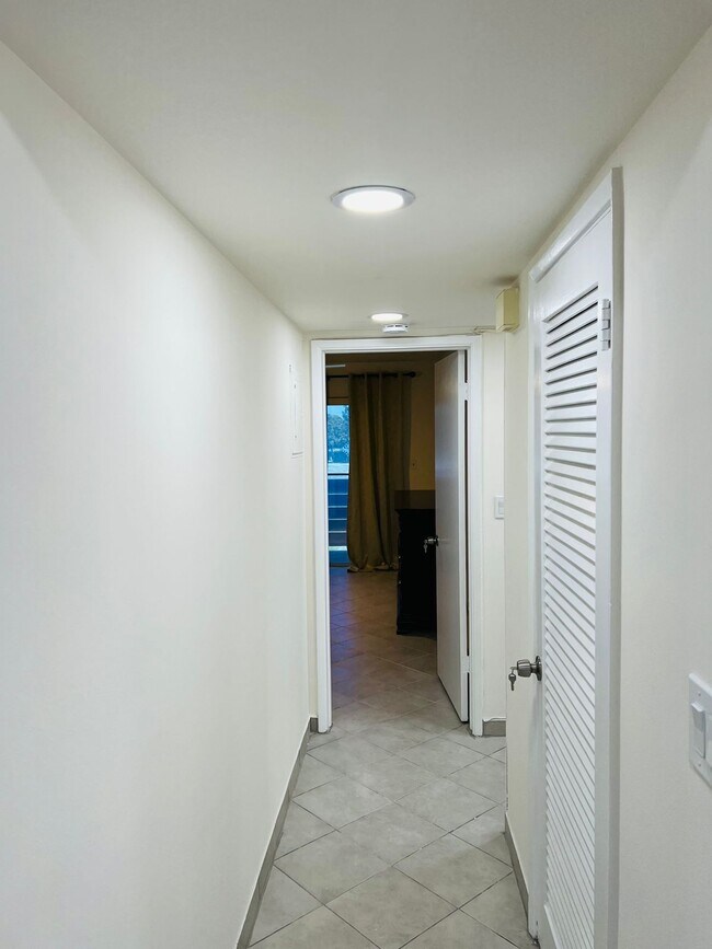 Building Photo - 371 SW 8th St