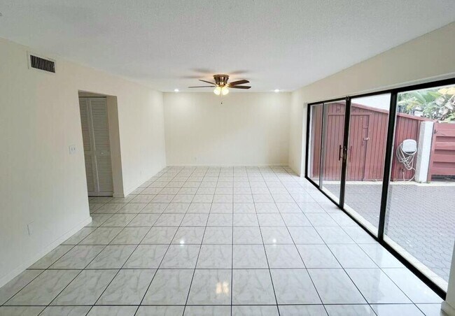 Building Photo - 3094 Bermwood Ln