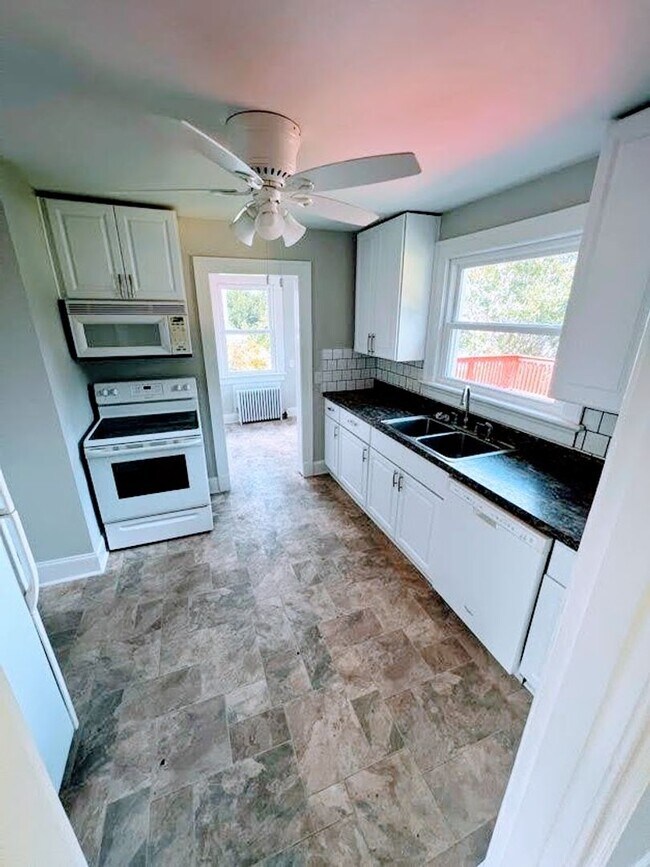 Building Photo - 3 Bedroom Home in Lynchburg