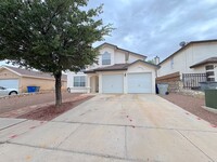 Building Photo - East El Paso Split Tri-Level 3 bed/2 bath Refrig A/C with bonus loft!