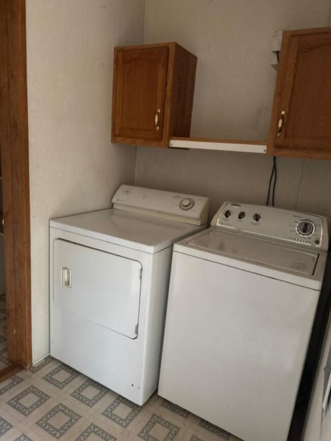Building Photo - 3 Bedroom - Bloomfield