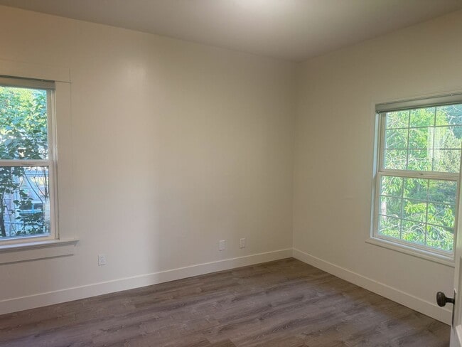 Building Photo - Charming Historic Home for Rent in Downtow...