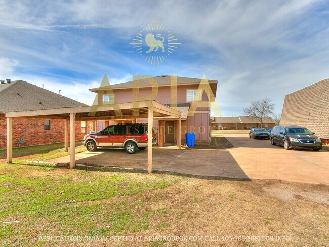 Building Photo - *639-641 Welston Cr.