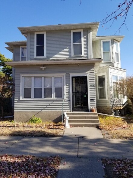 Building Photo - 3208 Logan Ave N