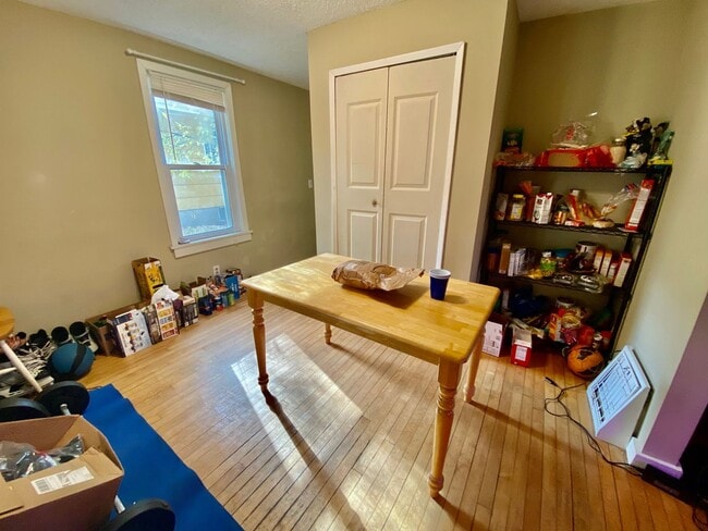 Building Photo - Remodeled Home near U of M! Must See 5BD/2BA Property!