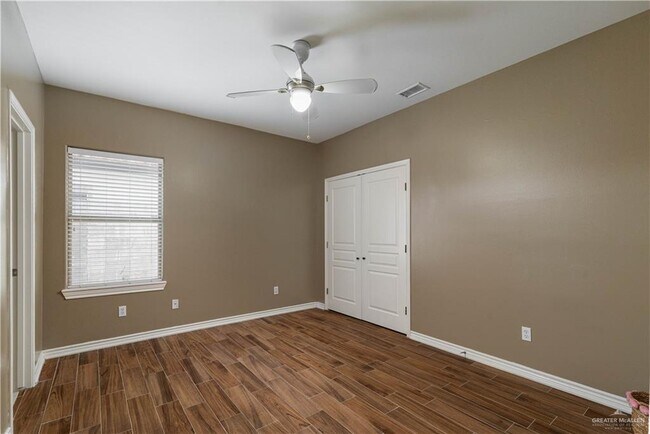Building Photo - 20 W Rhin Dr