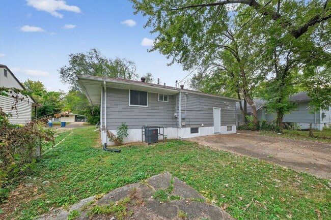 Building Photo - 120 Mc Alpine Dr