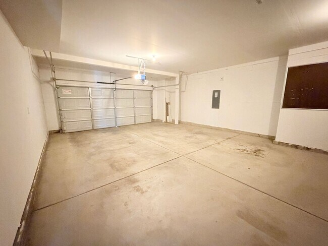 Building Photo - 1618 Woodside Cir