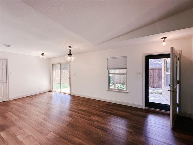 Building Photo - 4221 Spring Meadow Ln