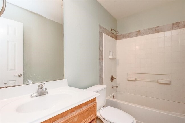 Building Photo - 18735 Reynolds Park Dr