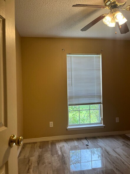 Building Photo - 15457 Woody Dr