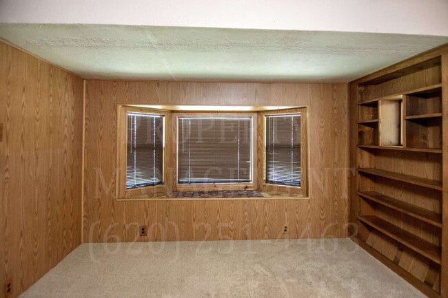 Building Photo - 3-Bed, 1.5-Bath with Detached Dual-Access ...