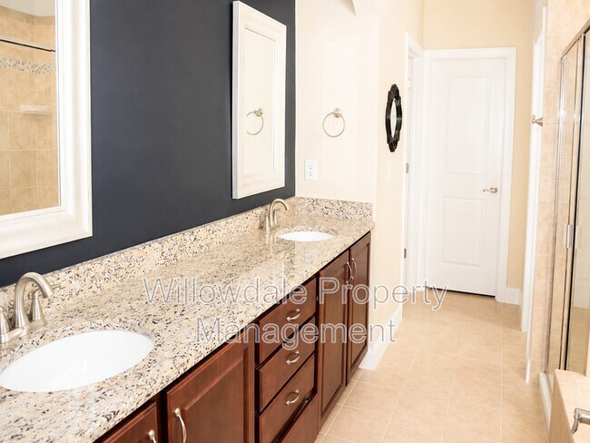 Building Photo - 1025 Governess Ln